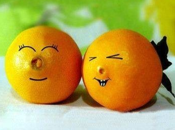 洗澡吃橙子