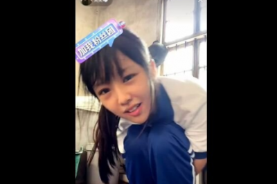 主播笑笑俯卧撑