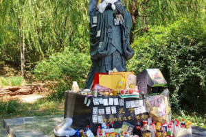 高考時(shí)沒有一個(gè)孔子是餓著的是什么意思