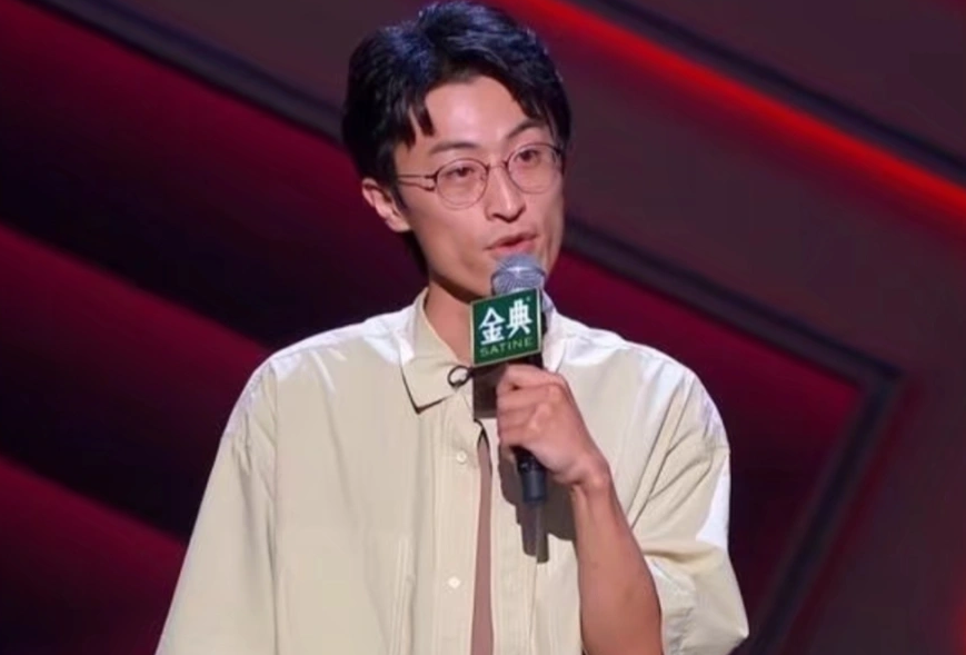暗送邱波