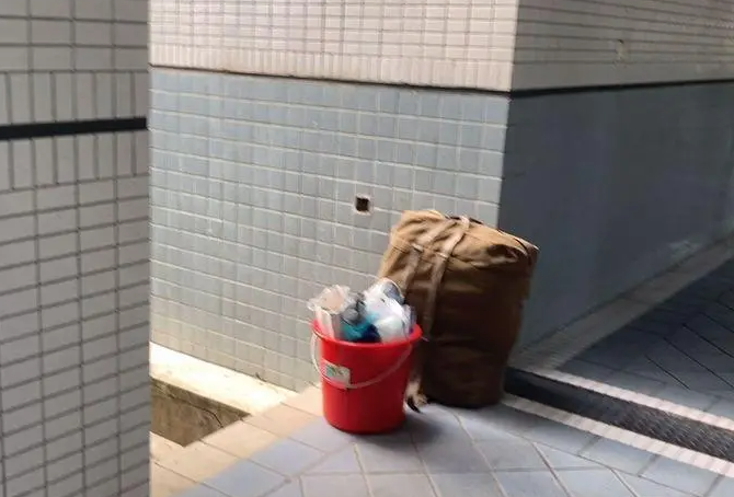 提桶进厂