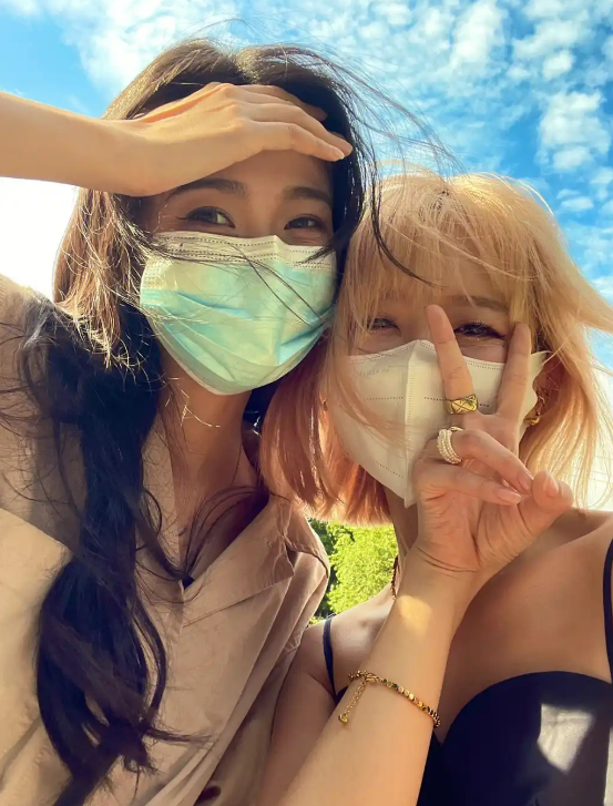 美女贴贴