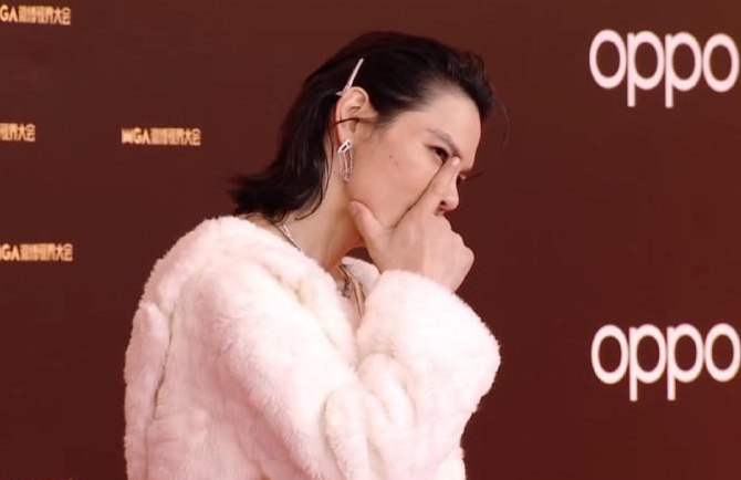 向佐穿女装
