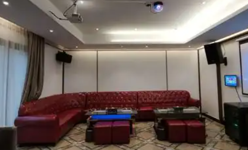 别墅里面唱K