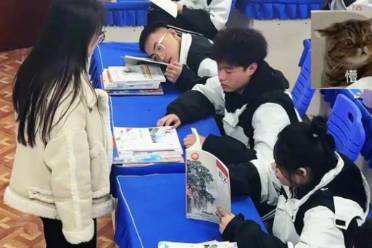 他就這么水靈靈地曠課了是什么意思