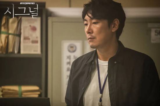 韩星赵震雄因过往丑闻宣布退出演艺圈