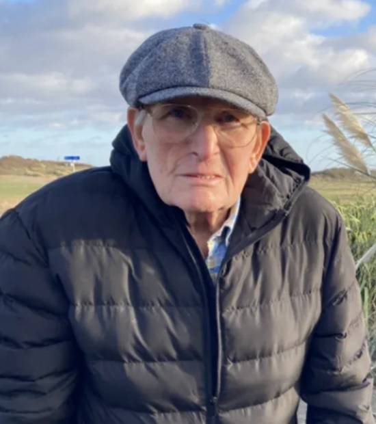 英86岁老人因吐芦苇遭重罚 家属控市政欺凌老人