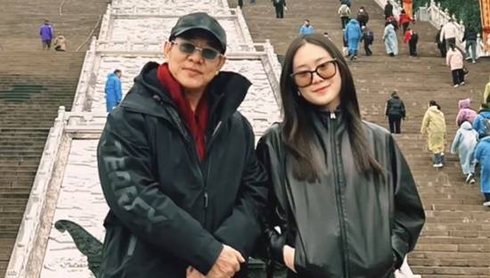 李连杰携女重游九华山 网友关注状态变化‌