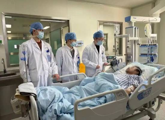 六旬老人突发剧痛,小肠与结肠间动脉破裂生命垂危