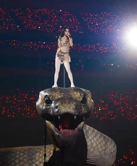 蔡依林台北演唱会创纪录,巨型机械蛇装置震撼全场