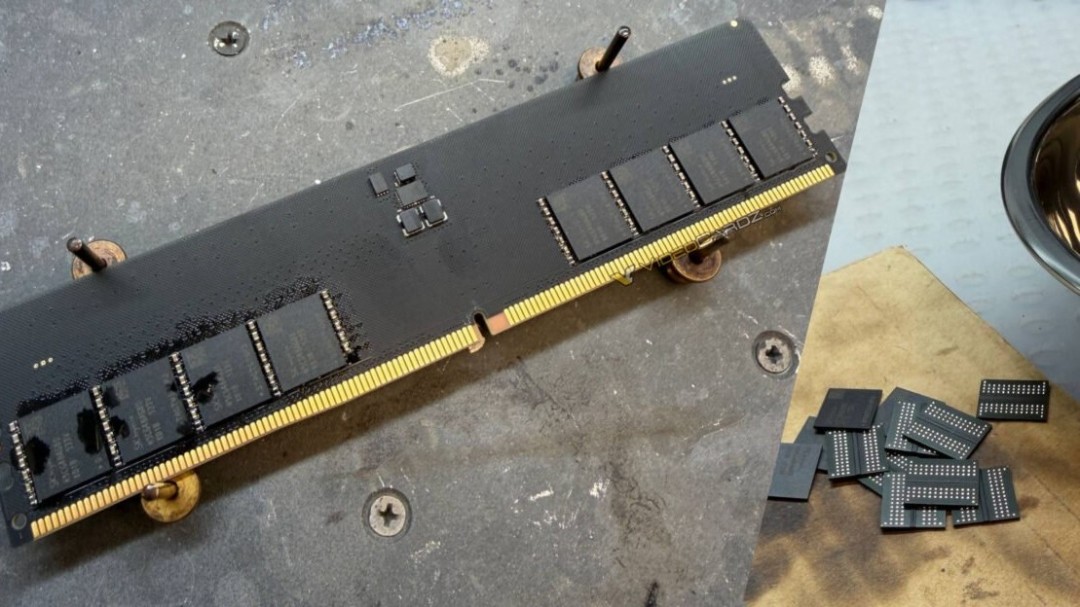 ‌俄罗斯玩家巧手改装，千元自制6400MHz内存‌