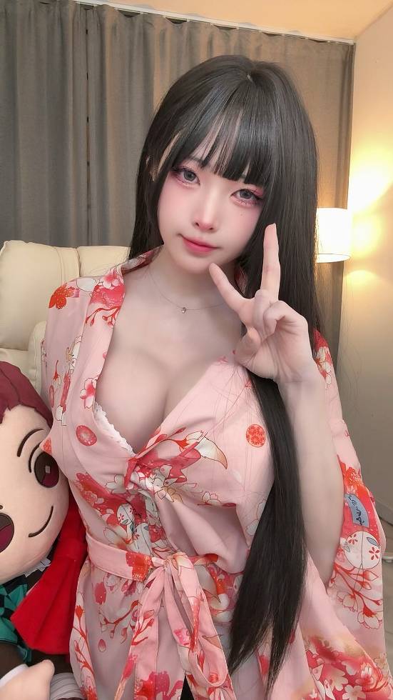 韓國(guó)Coser“Agakong小花生”最新粉色和服寫真發(fā)布