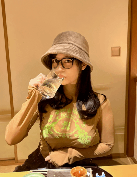 知名模特东云海发布全新写真,社交媒体图集引关注