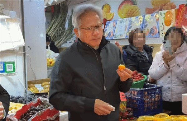 英伟达CEO黄仁勋中国行红包现身二手平台