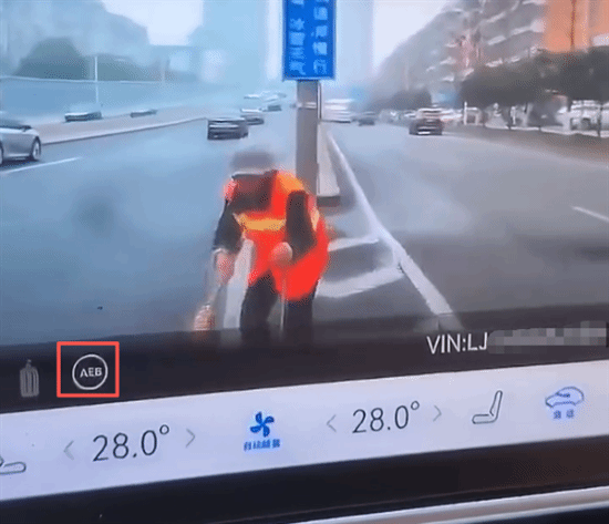 智驾车辆异常冲撞环卫工人,安全漏洞引发行业警示