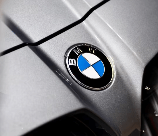 宝马更新车型品牌标识,细节简化新Logo将向全系推广