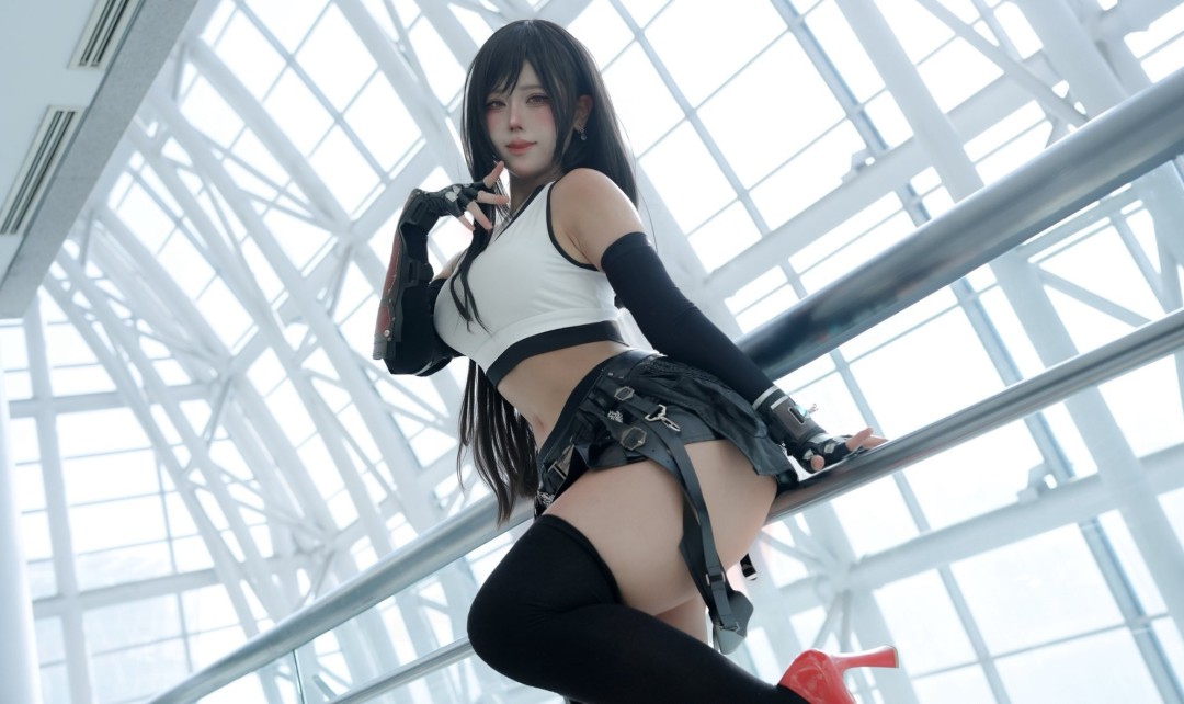 ‌韩国Coser神还原《最终幻想7》蒂法造型惊艳网友