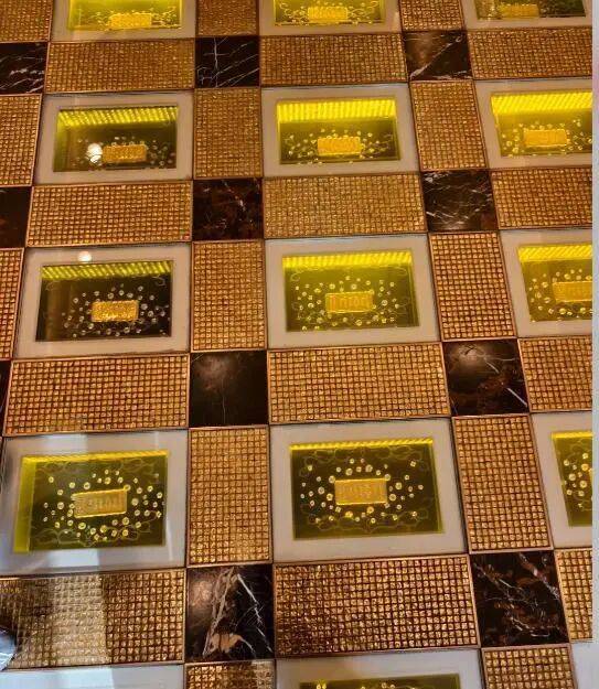 澳门英皇酒店卖掉79公斤金砖曾作"黄金大道"引游客打卡‌