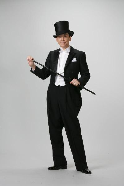 我一般穿燕尾服看这种视频