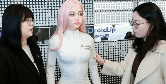 ‌国内推出高仿真机器人Moya，售价高达124万元‌