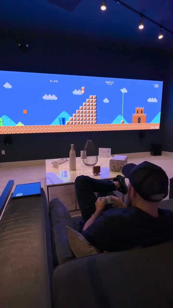 ‌《马里奥兄弟》6米巨幕走红，沉浸体验引热议