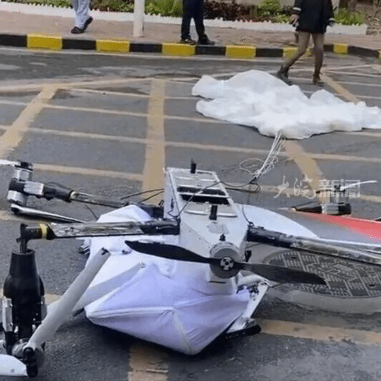 深圳观澜顺丰无人机测试途中执行应急伞降