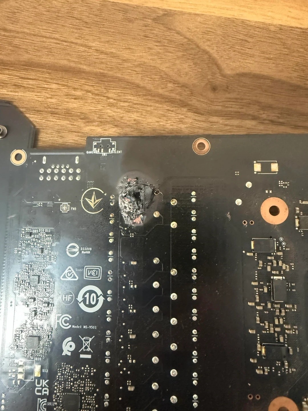 RTX 4080 Super显卡损坏，PCB板被烧穿