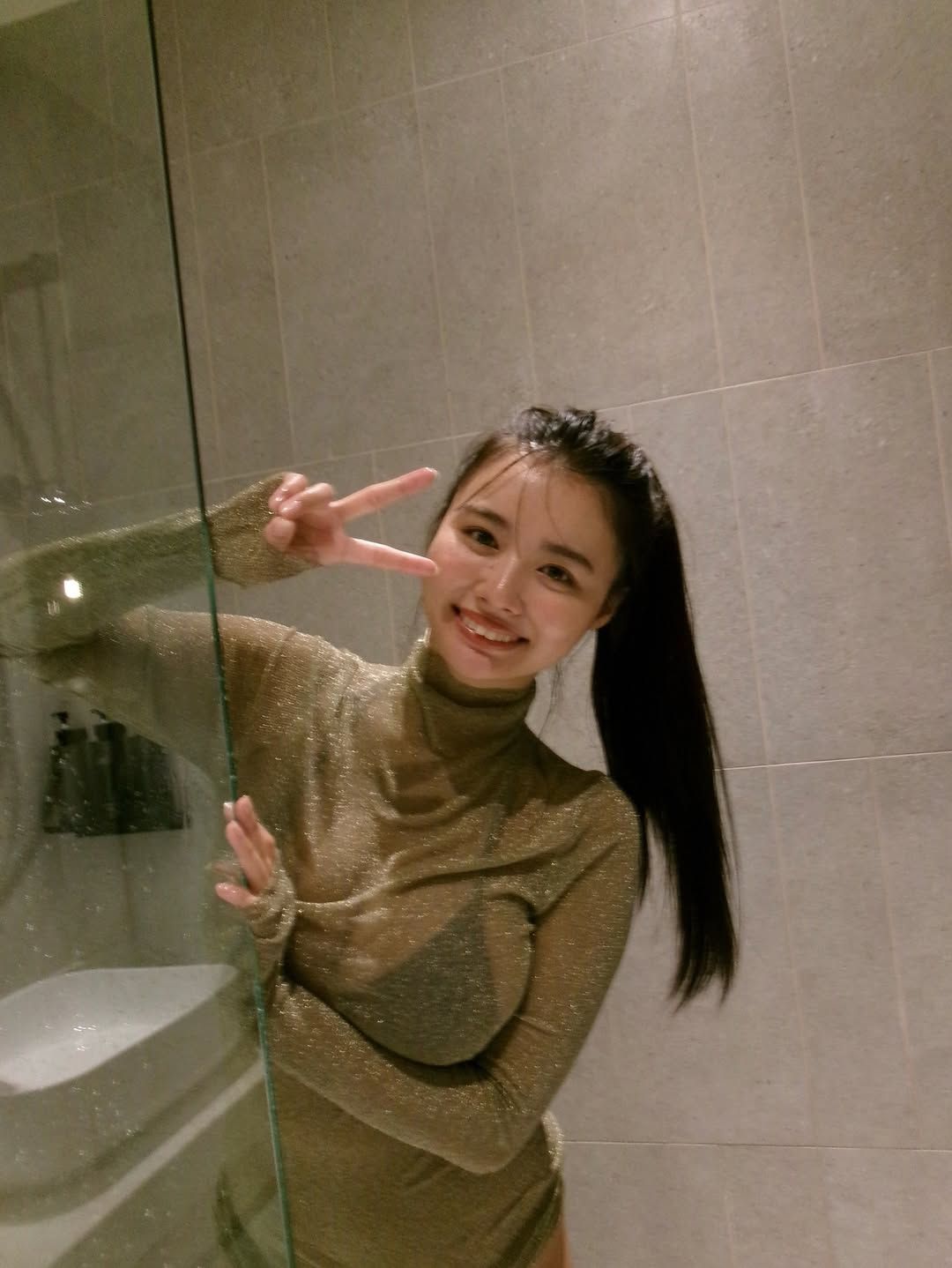 写真偶像晒胸片引网友热议 关注焦点从“健康”转向“轮廓”