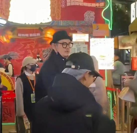 昔日荧幕形象不再：前主持人钱枫被偶遇身材严重发福引关注