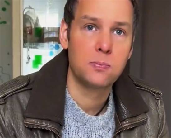 外国女婿连吃一月砂糖橘“变色”,医生:均衡摄入是关键