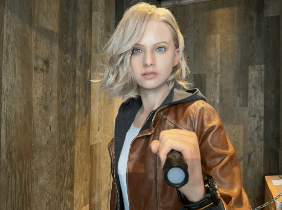 ‌《生化危机9》全新主角1：1等身手办亮相东京涩谷街头