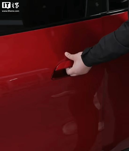 雷军直播揭秘新SU7安全升级,传统机械门把手再成话题