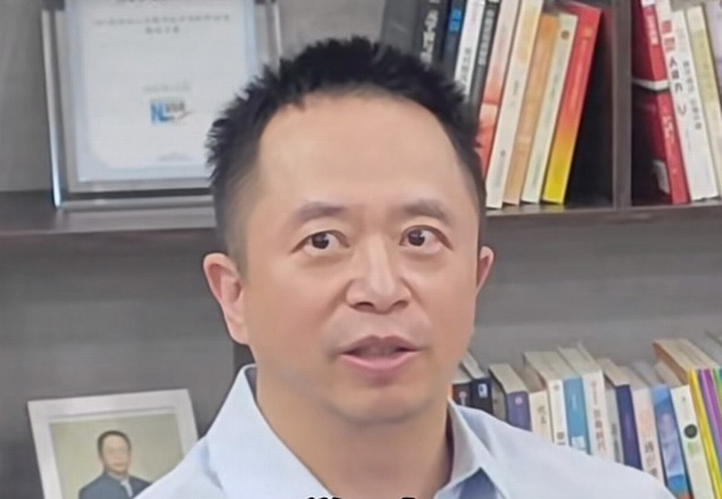 周鸿祎回应AI眼镜挑战:市场尚未找到刚需场景