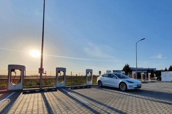 国内首设电动车“电耗红线”，行业面临技术升级压力‌