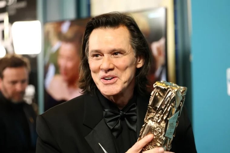 金凯瑞现身凯撒奖引发替身风波 多方辟谣澄清