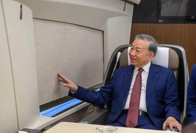 越南主席访华乘坐中国高铁的信号